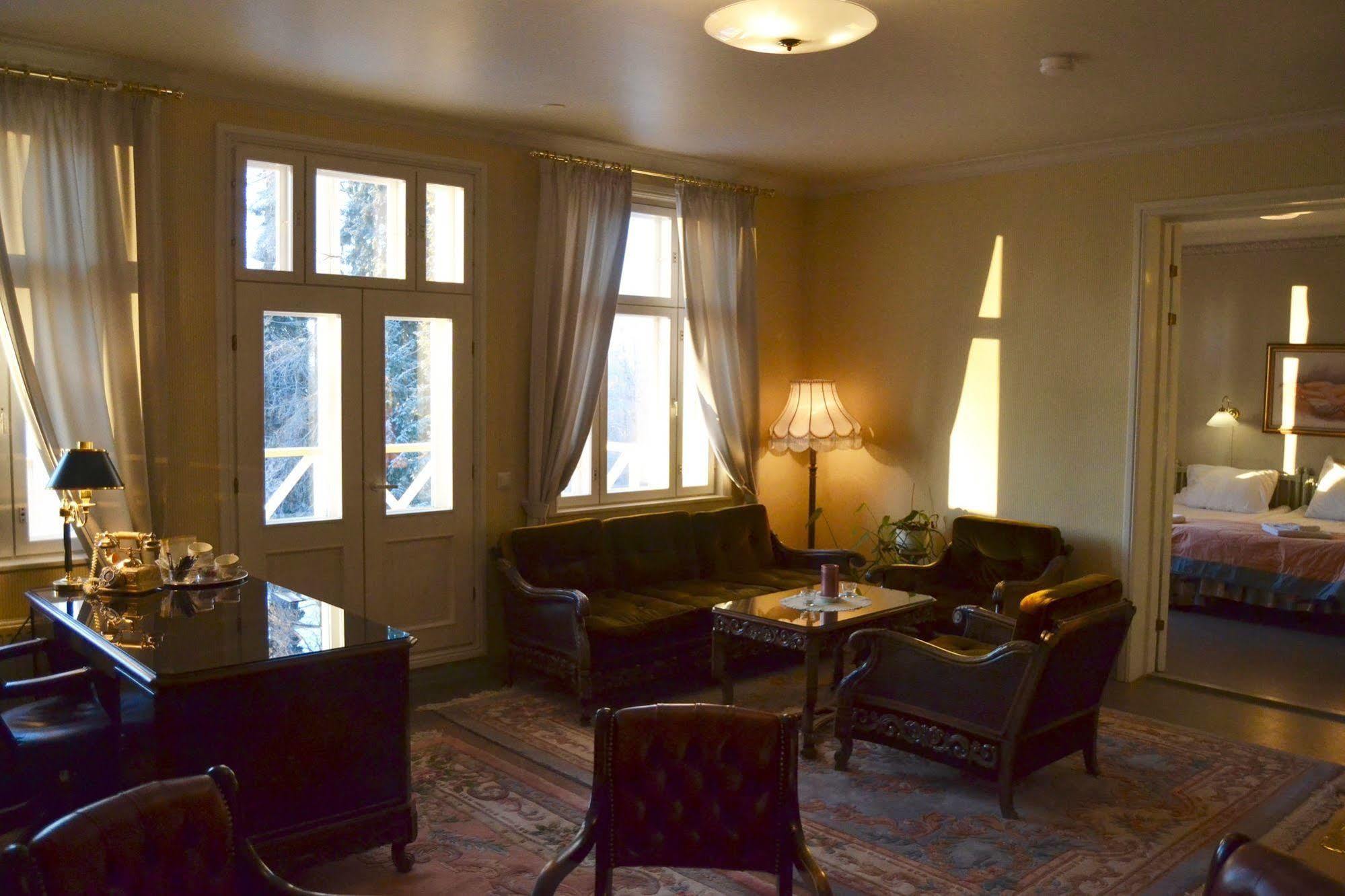 Karolineburg Manor House Hotel Kajaani Buitenkant foto