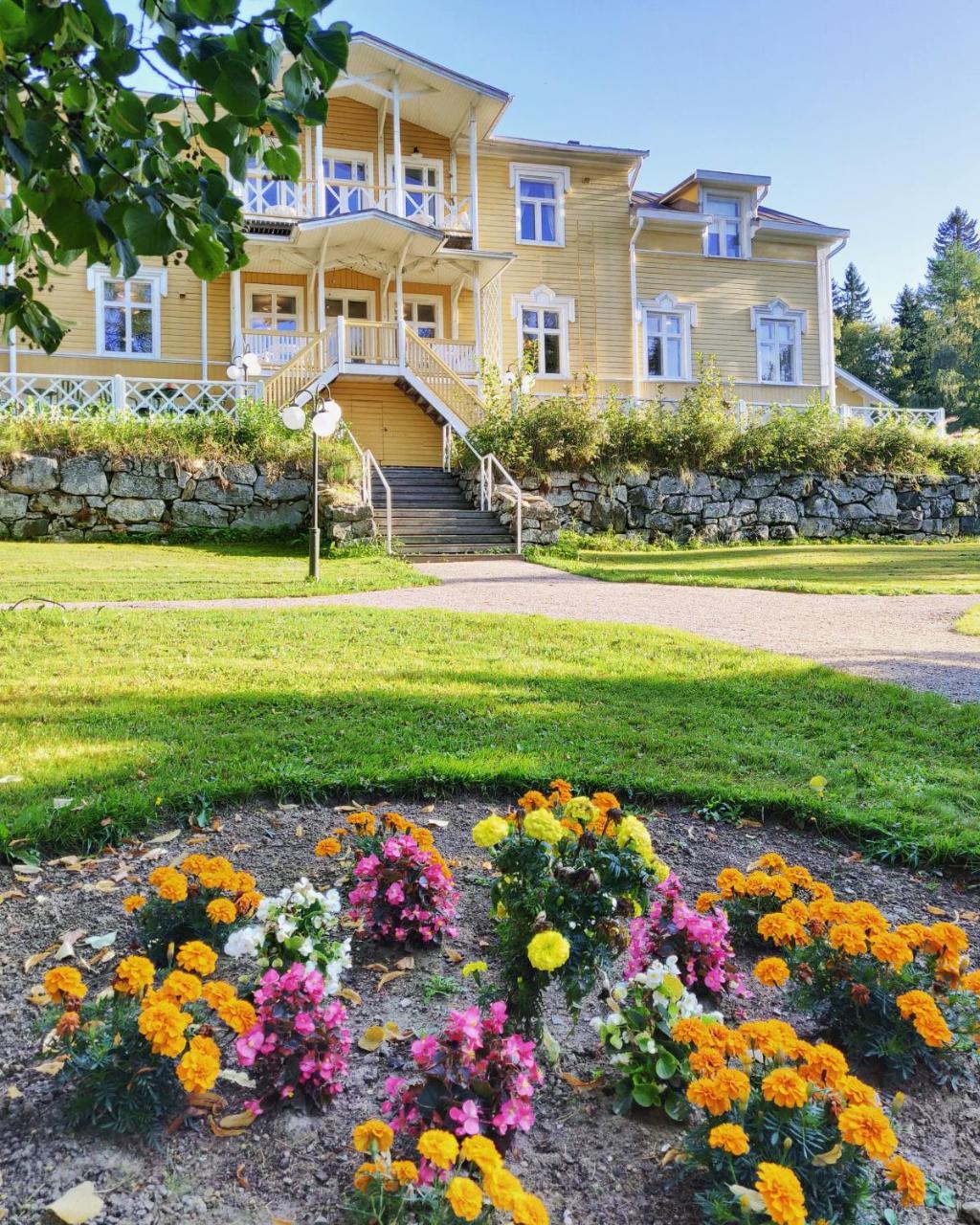 Karolineburg Manor House Hotel Kajaani Buitenkant foto