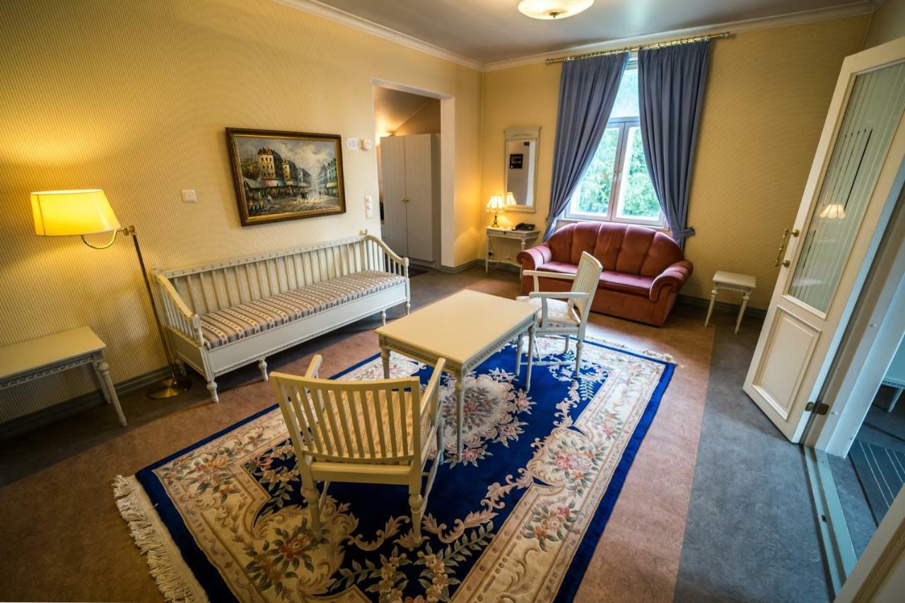 Karolineburg Manor House Hotel Kajaani Buitenkant foto